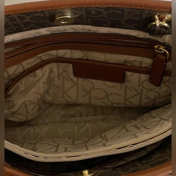 CALVIN KLEIN Shoulder Bag. - Picture 6 of 9